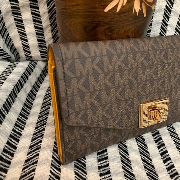 Michael kors brown wallet brand new large trifold - Picture 2 of 8